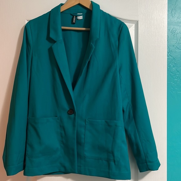 Divided Blazer. - Picture 2 of 3